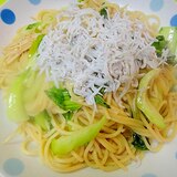 チンゲン菜としらすえのきのパスタ